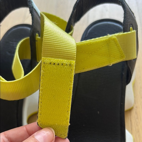 Sorel Kinetic Sandals - Picture 4 of 5